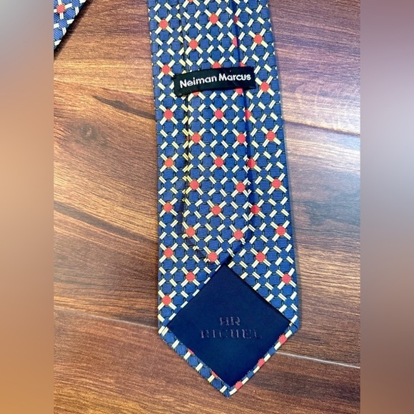 NEIMAN MARCUS Richel 100% Silk Print Design on Blue Handmade in in Spain Necktie - Picture 3 of 9